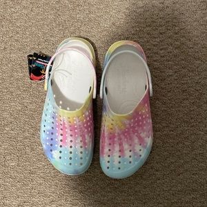 cali gear tie dye Skechers.